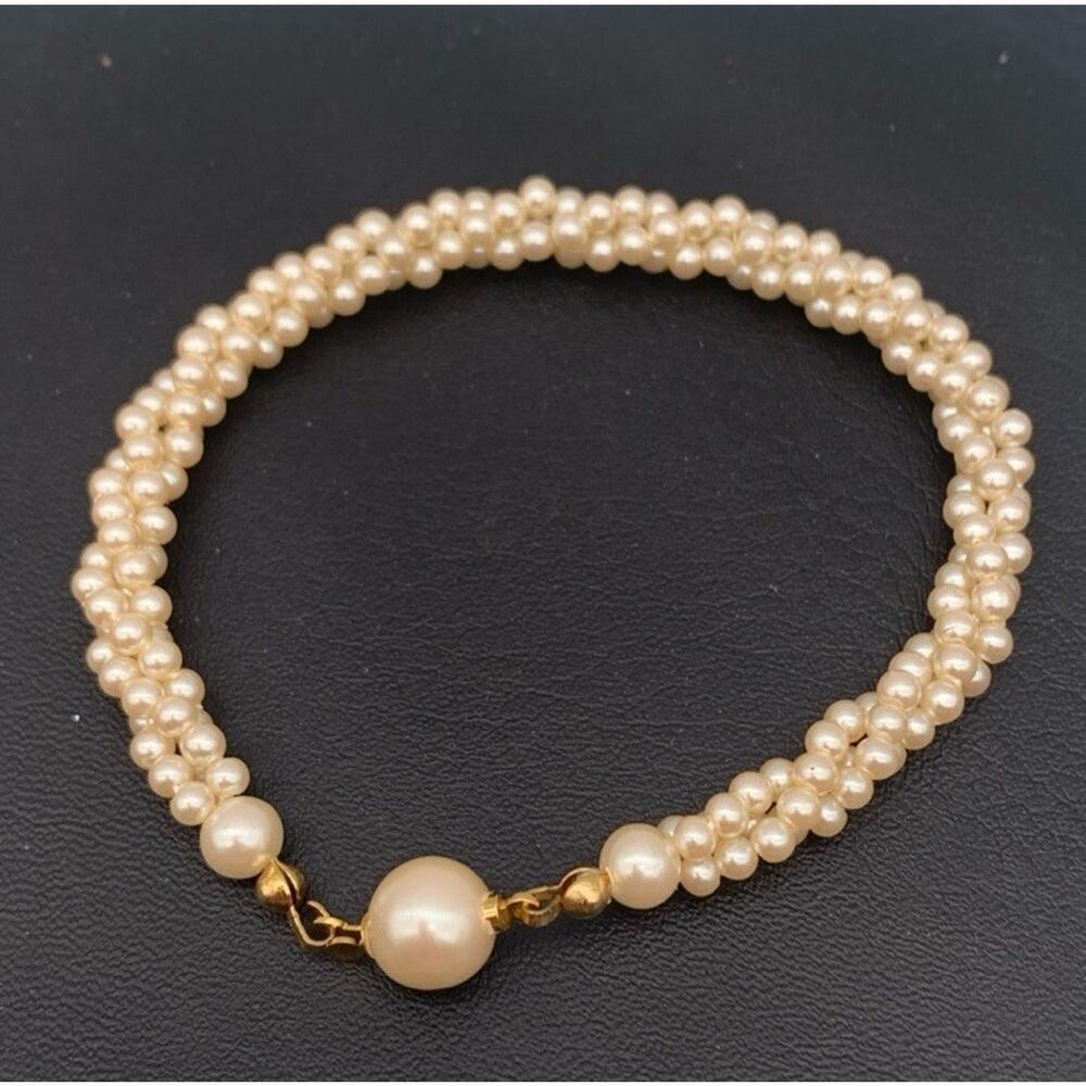 Dainty Layered‎ Faux Faux Pearl Twist Bracelet With Pearl Clip Closure